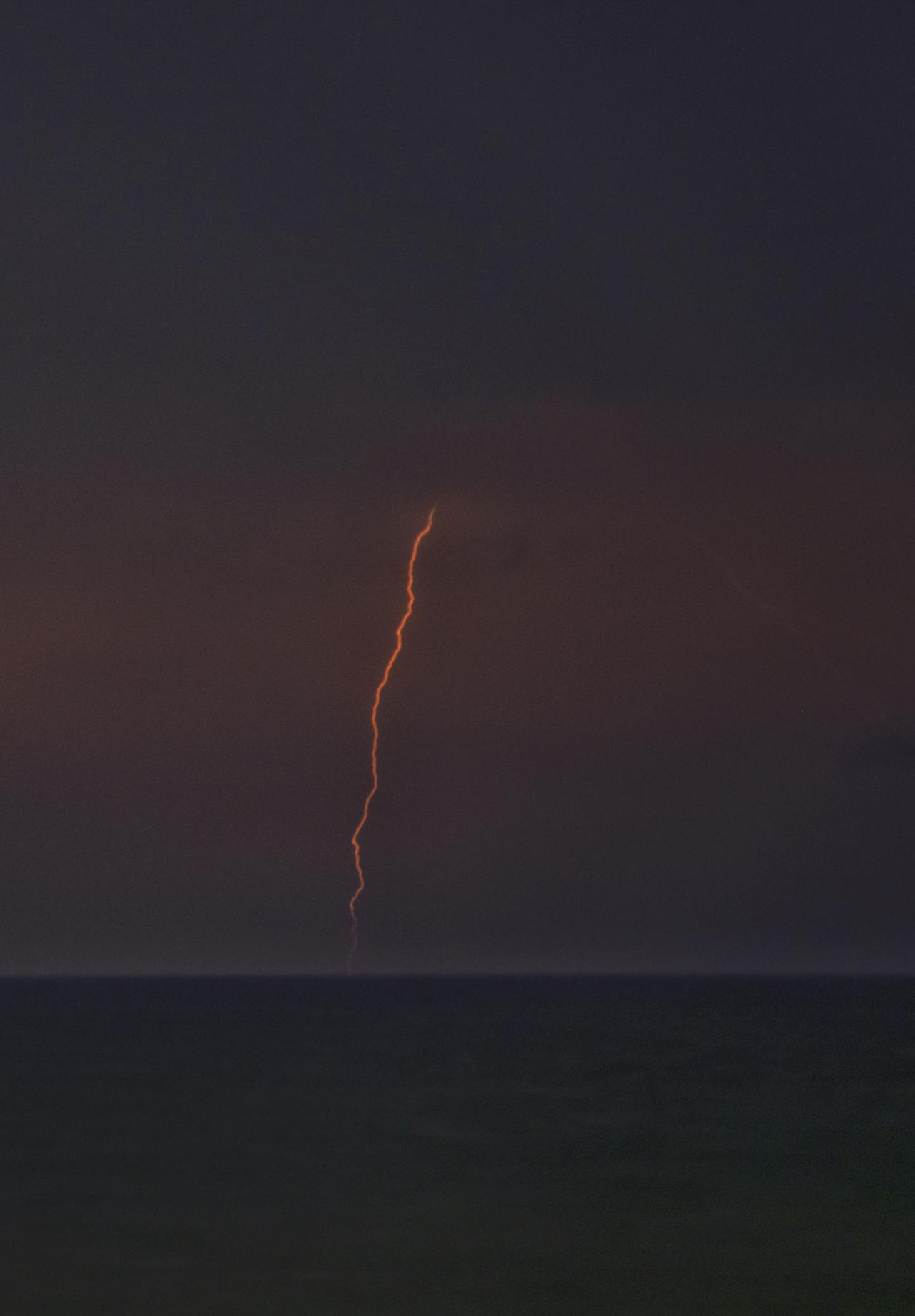 Quando il mare diventa un motore elettrico: cronaca di una tempesta estiva